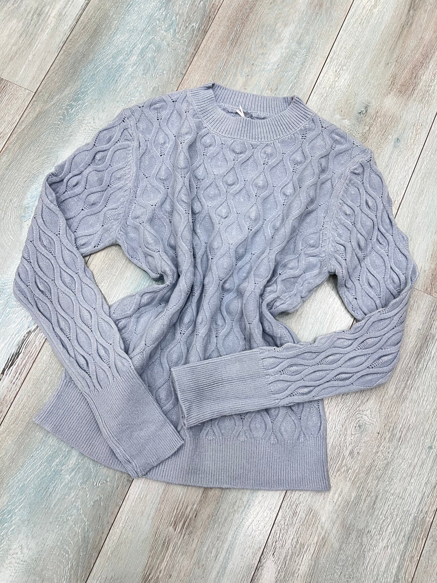 Maglia donna girocollo geometrica celeste con disegni moderni - vista frontale
