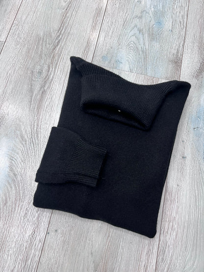 Dettaglio collo alto dolcevita maglia donna - tessuto elasticizzato caldo
