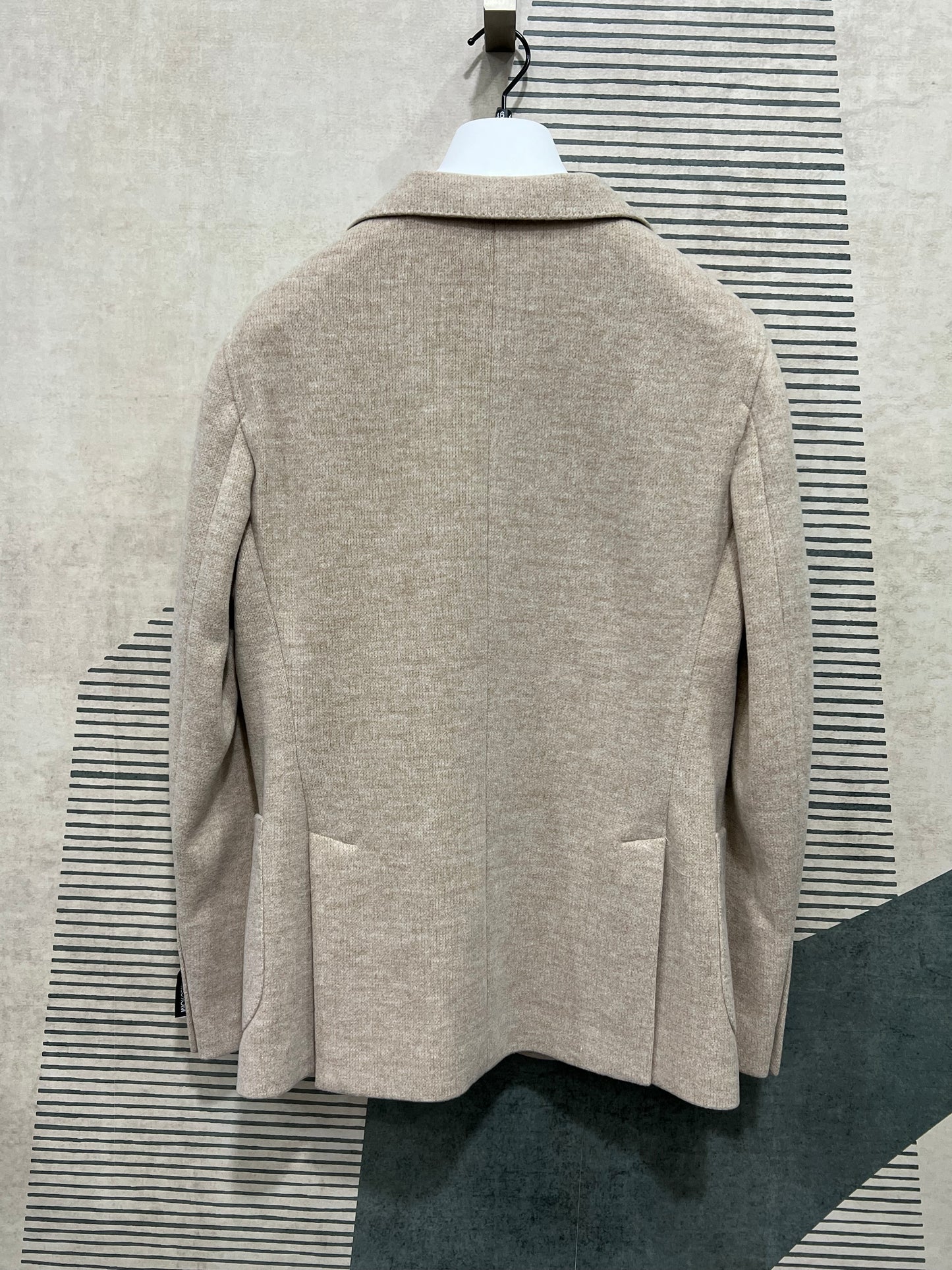 Giacca in maglia peso cappotto beige - Manifattura italiana - Vista posteriore
