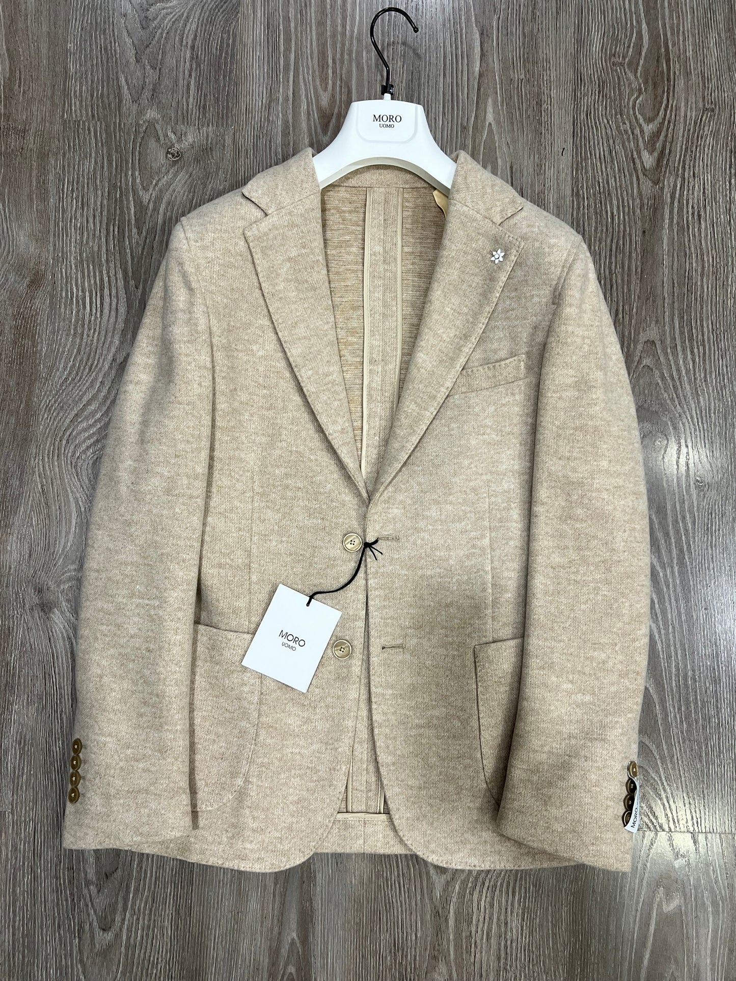 Giacca uomo in maglia beige con tasche a toppa - Made in Italy - Vista frontale
