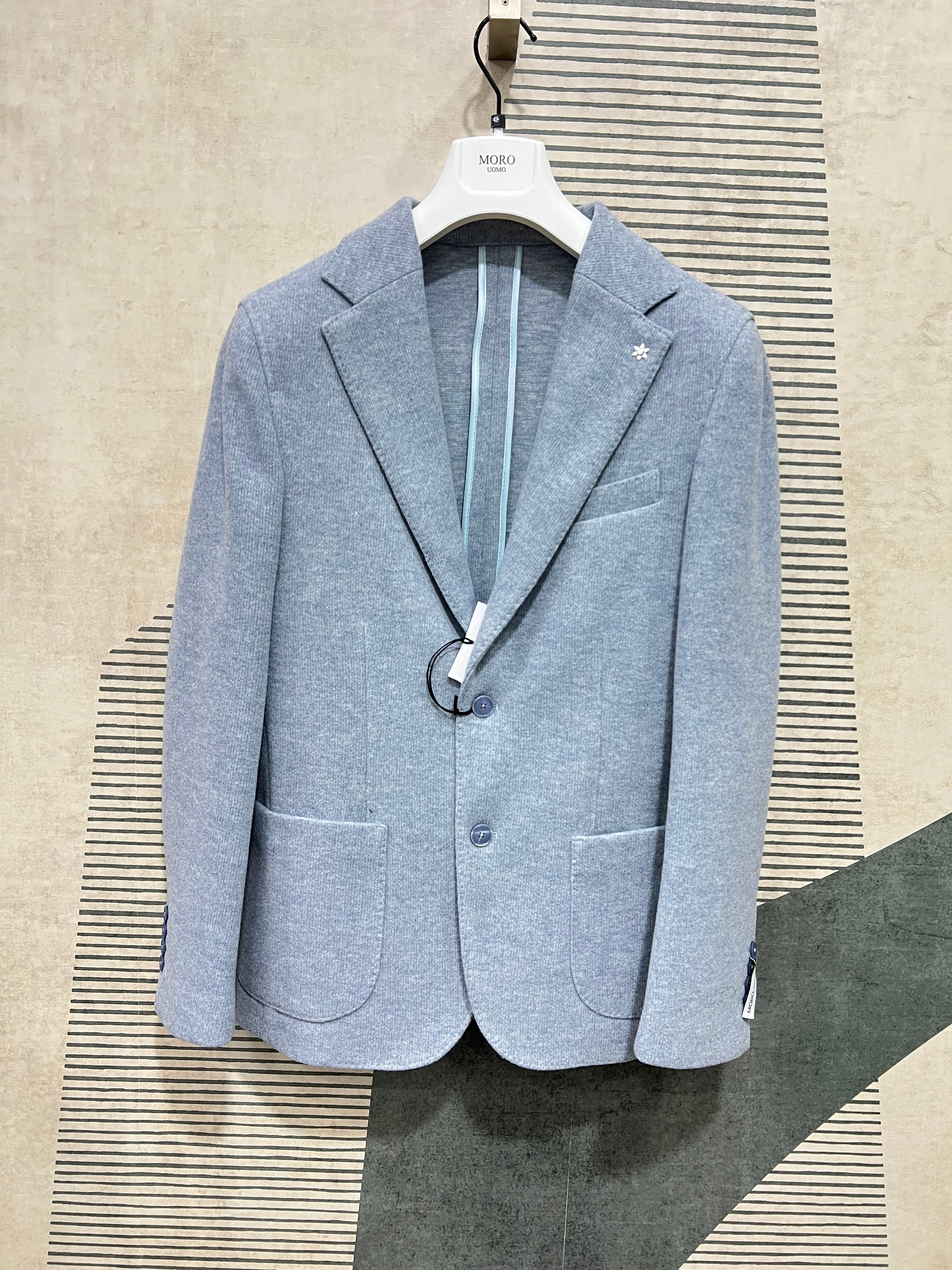 Giacca uomo in maglia celeste con tasche a toppa - Made in Italy - Vista frontale
