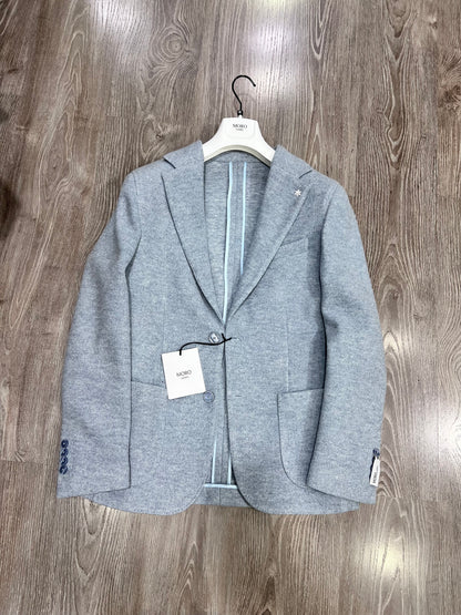 Giacca maglia celeste uomo qualità premium - Dettaglio tasche a toppa artigianali
