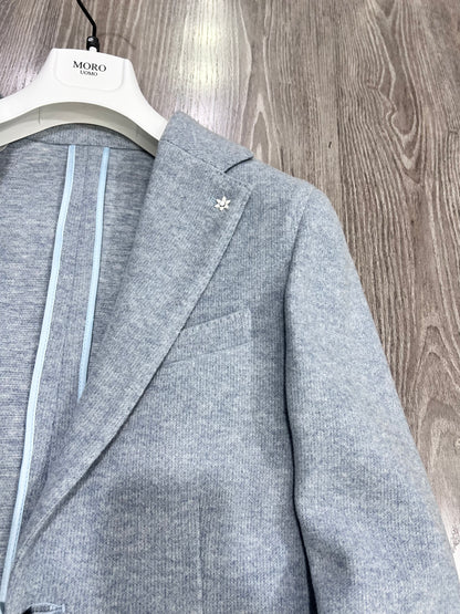 Giacca celeste con tasche a toppa distintive - Qualità artigianale italiana
