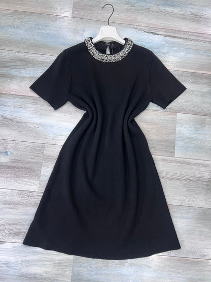 Abito donna elegante in lanetta nero con collo brillantini - vista frontale
