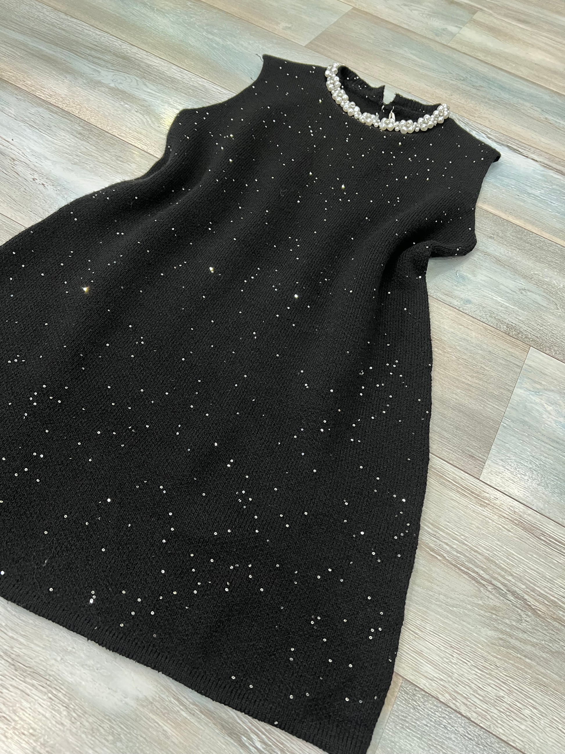 Abito donna lana lurex nero con perle - vista laterale vestibilità comoda
