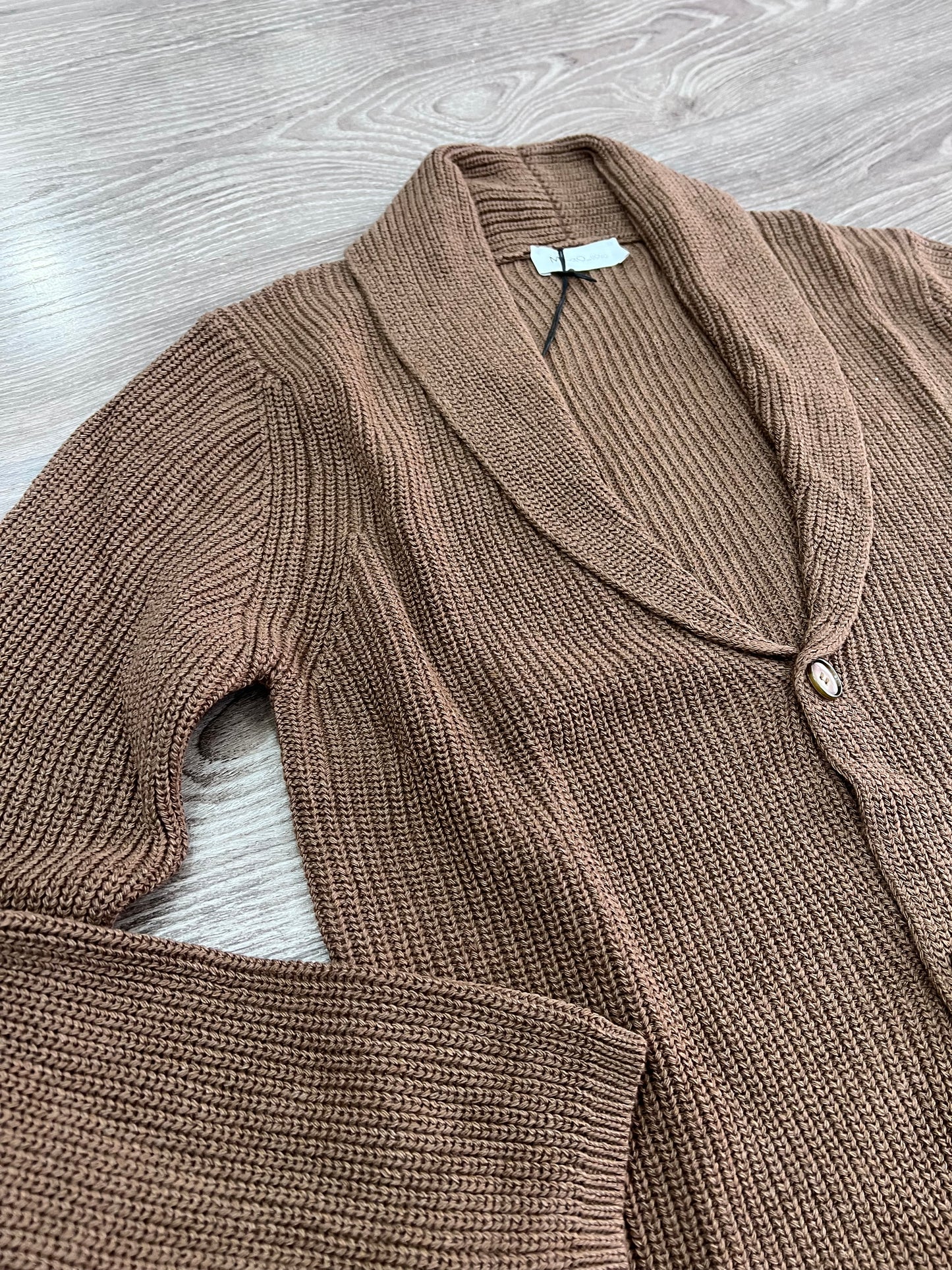 Dettaglio lavorazione a coste cardigan brown premium - texture lana cotone