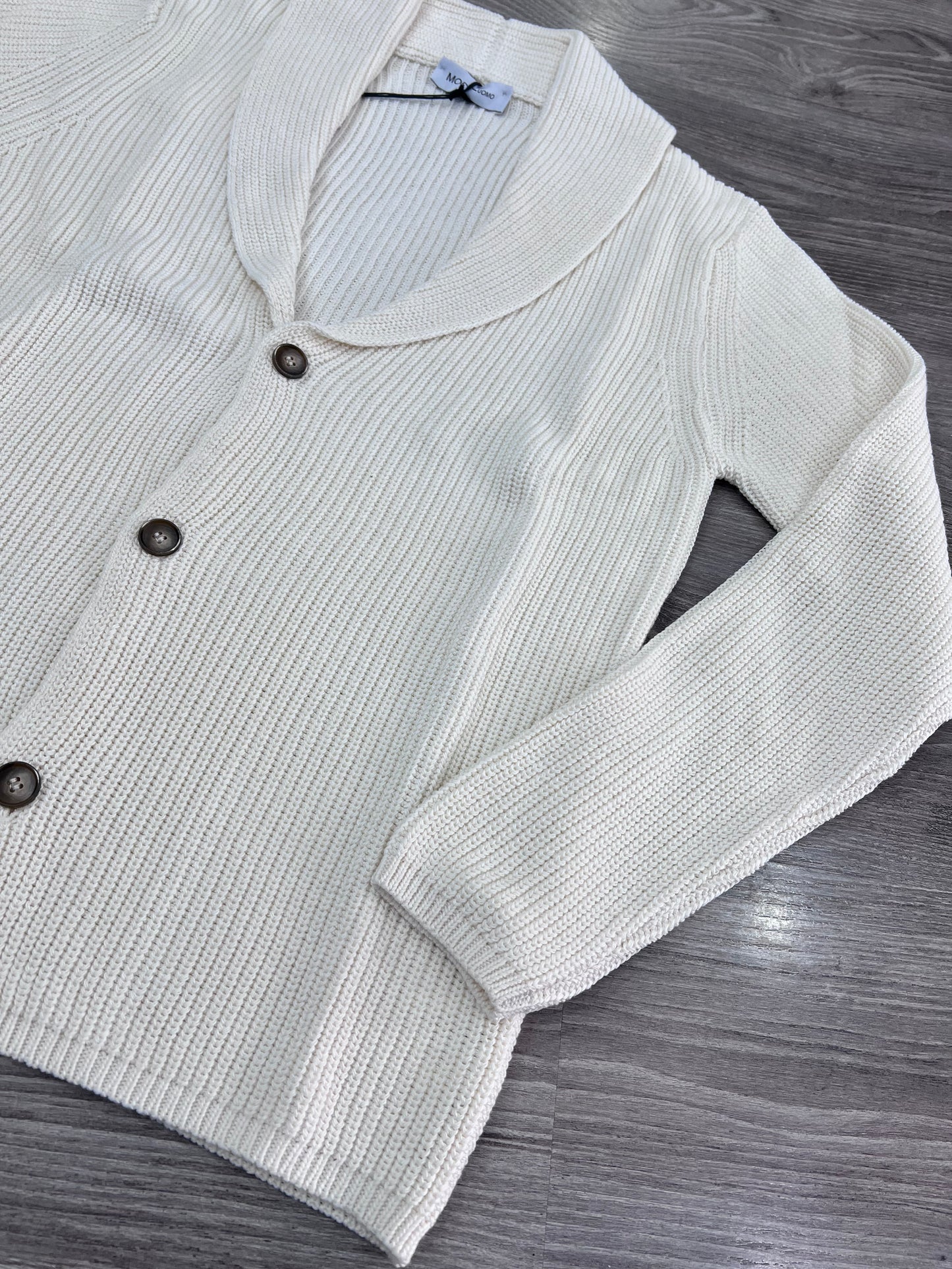 Cardigan a coste panna vista laterale - vestibilità perfetta lana cotone