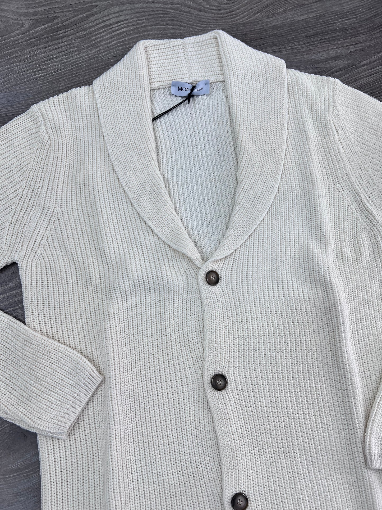 Dettaglio lavorazione a coste cardigan panna premium - texture lana cotone