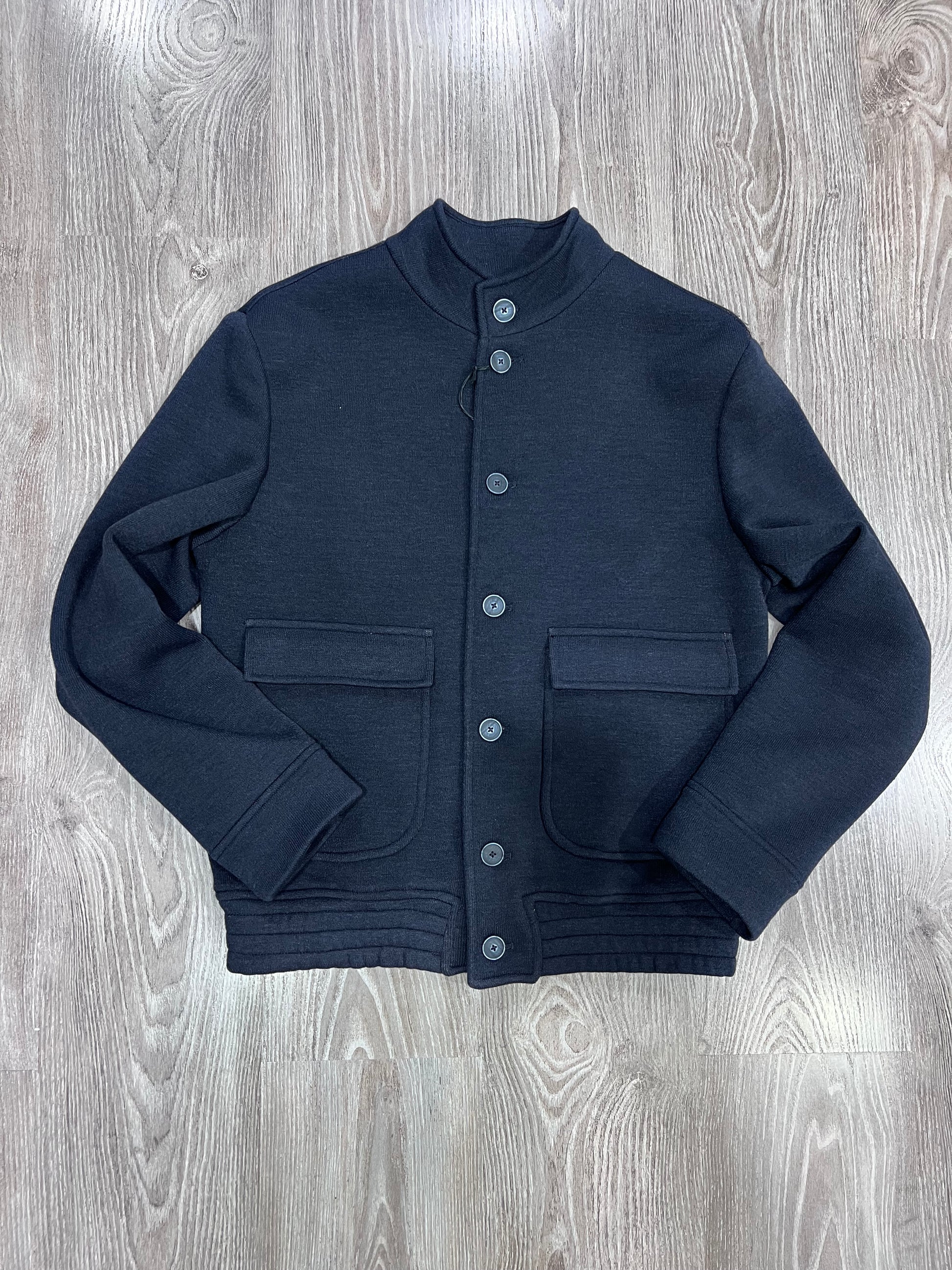 Cardigan uomo elegante  blu  con bottoni - dettaglio frontale
