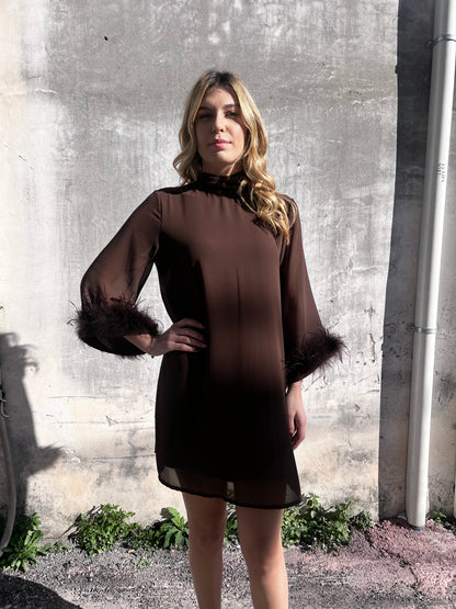 "Tessuto velato peso camicia con finitura piume abito elegante"