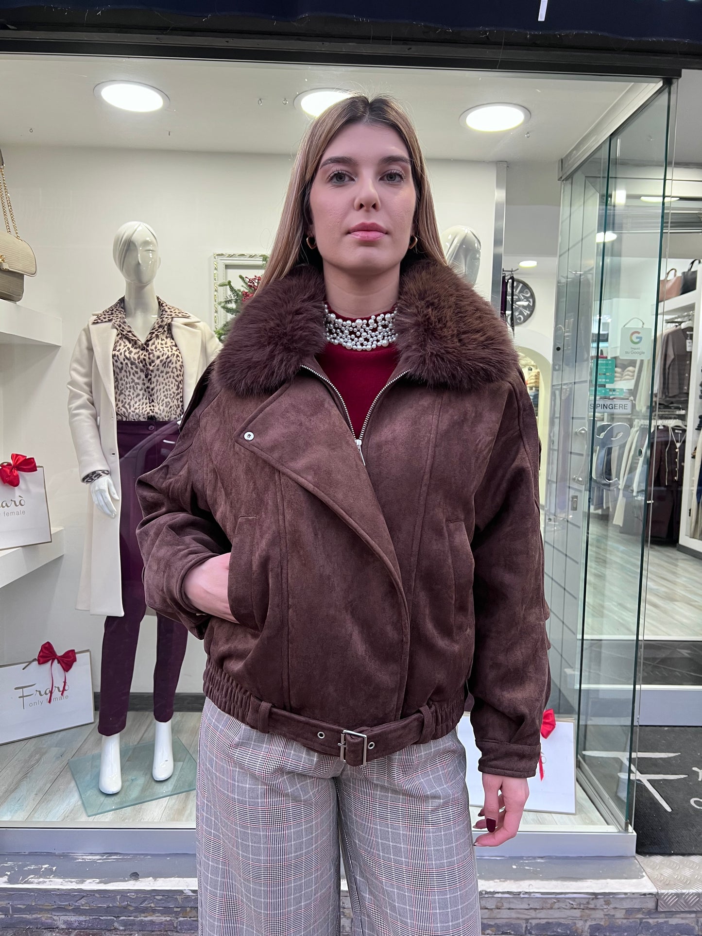 Giubbotto donna invernale scamosciato marrone con eco pelliccia e collo removibile - vista frontale
