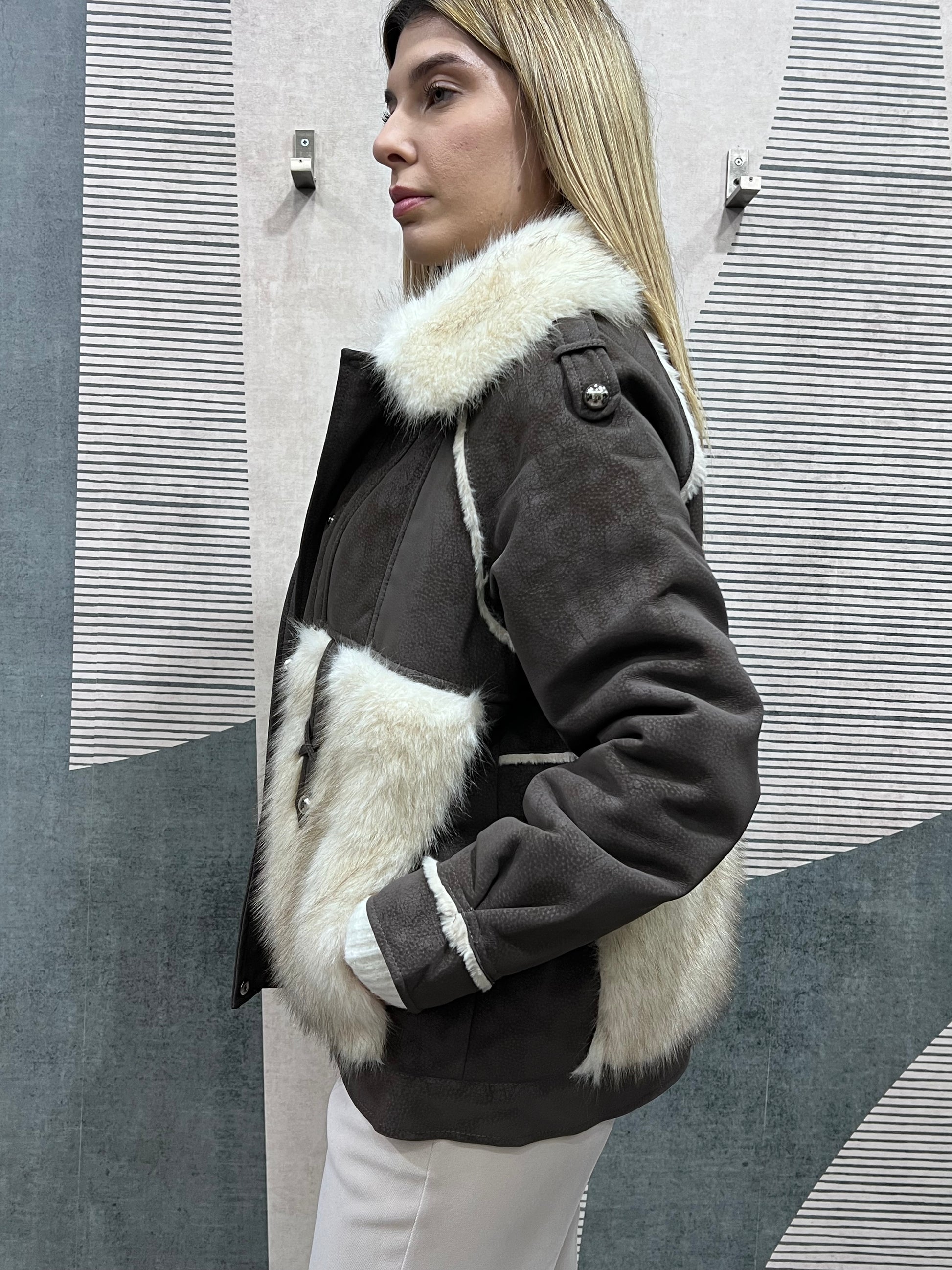 Giubbotto montone donna - Vista laterale vestibilità comoda