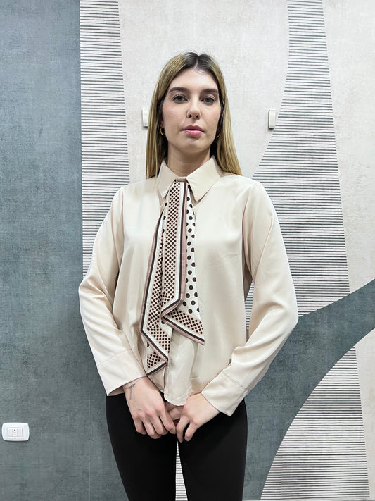 Camicia donna elegante beige con cravatta a pois nera, collo alla francese, manica lunga Made in Italy
