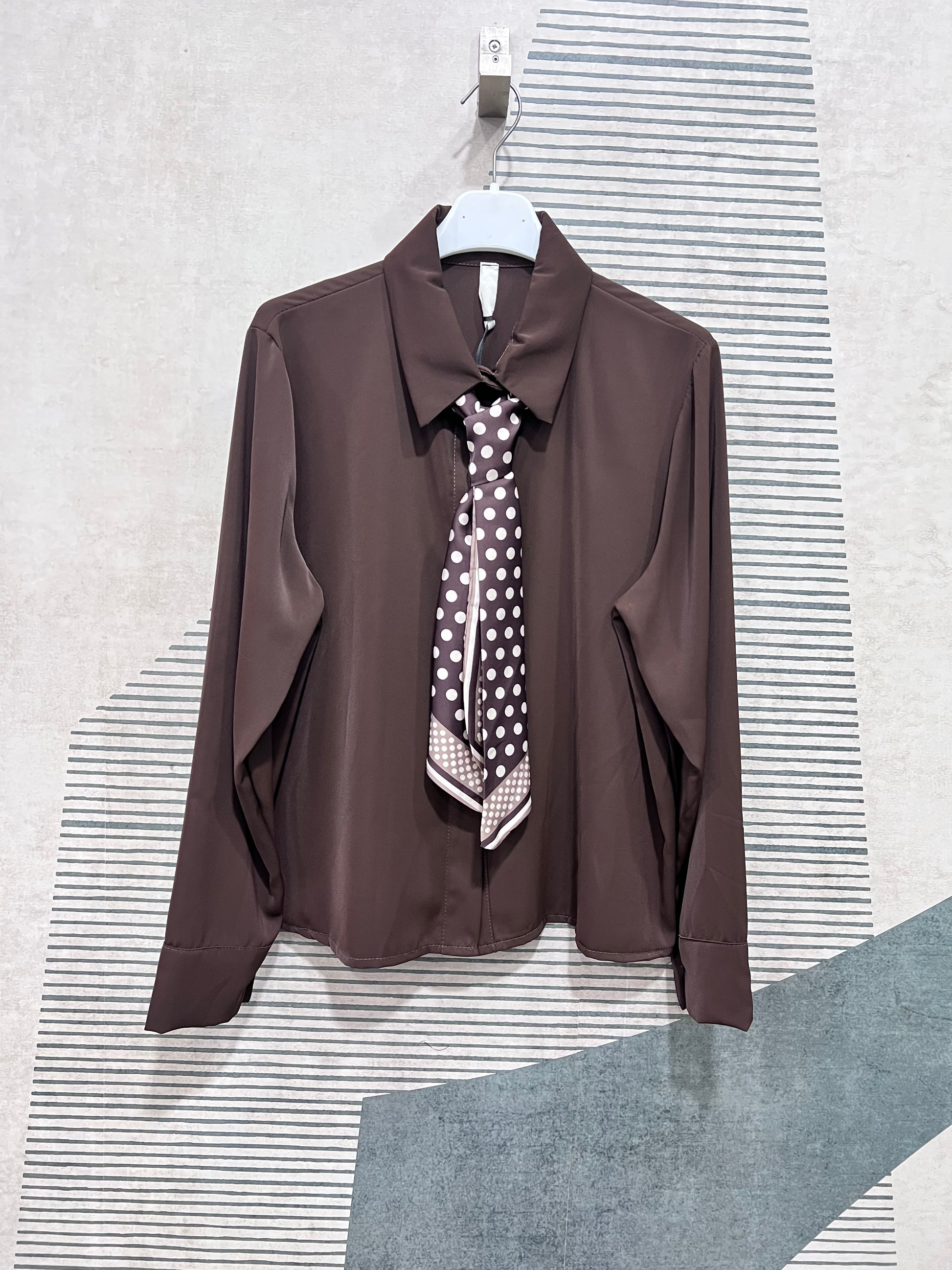 Camicia donna moro con cravatta a pois, design sofisticato Made in Italy taglia unica
