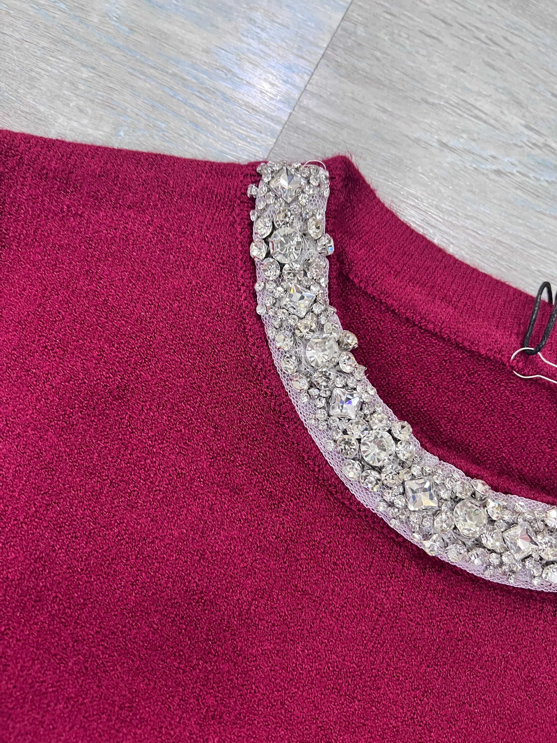 Dettaglio collo brillantini maglia donna - Eleganza Made in Italy
