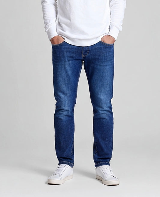 "Jeans Uomo Basic Blue 215 - Vista frontale - indossato - denim elasticizzato Made in Italy"