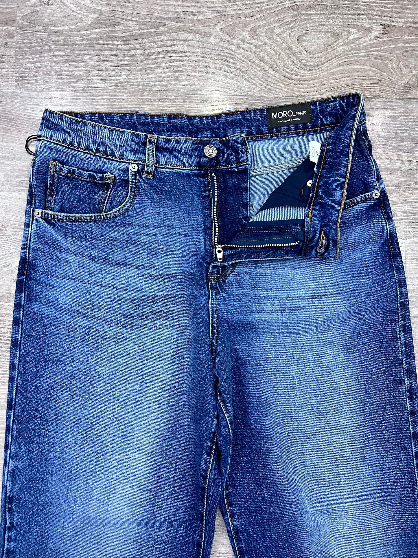 Dettaglio cuciture rinforzate jeans wide leg Made in Italy