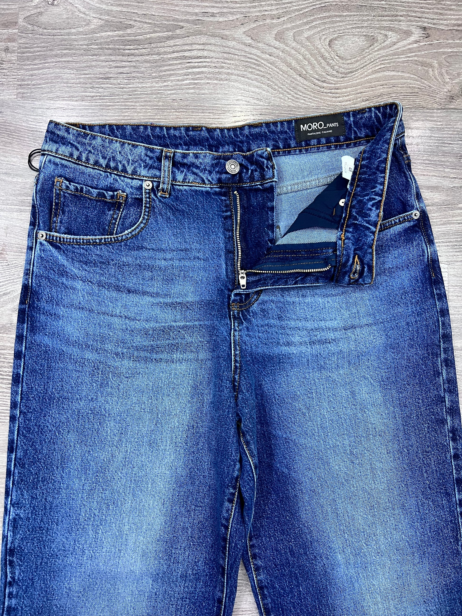 Dettaglio cuciture rinforzate jeans wide leg Made in Italy