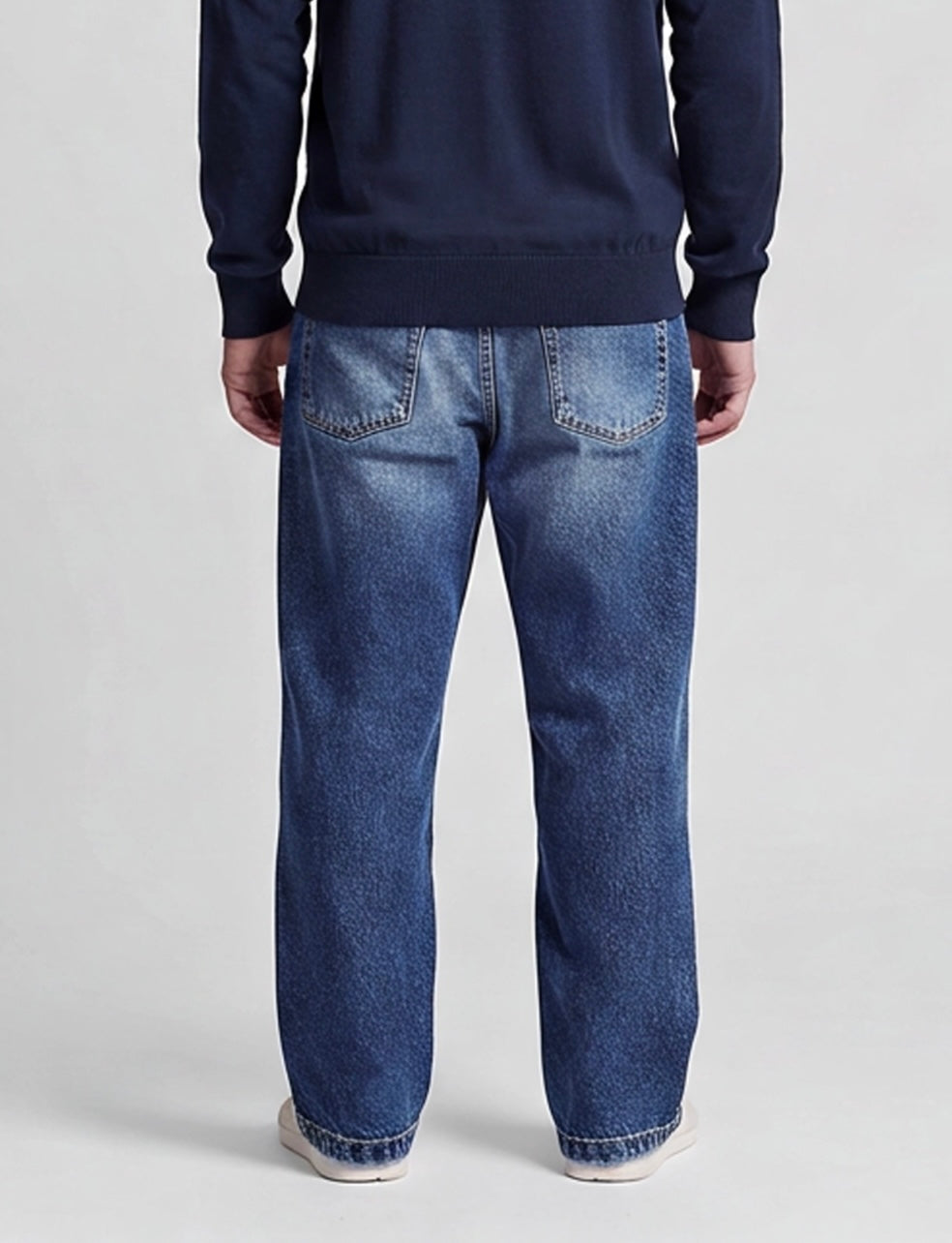 Jeans wide leg uomo vista posteriore - dettaglio tasche e cuciture Made in Italy