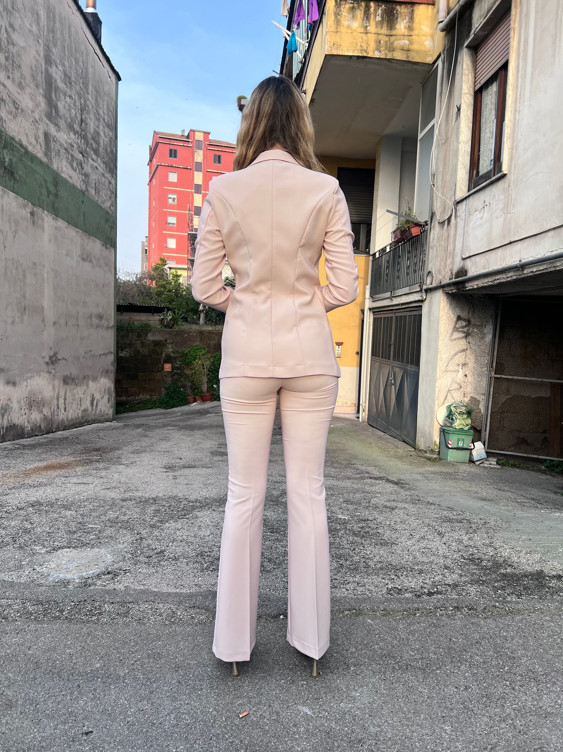 Retro tailleur donna 580 cipria - dettaglio vestibilità avvitata made in Italy
