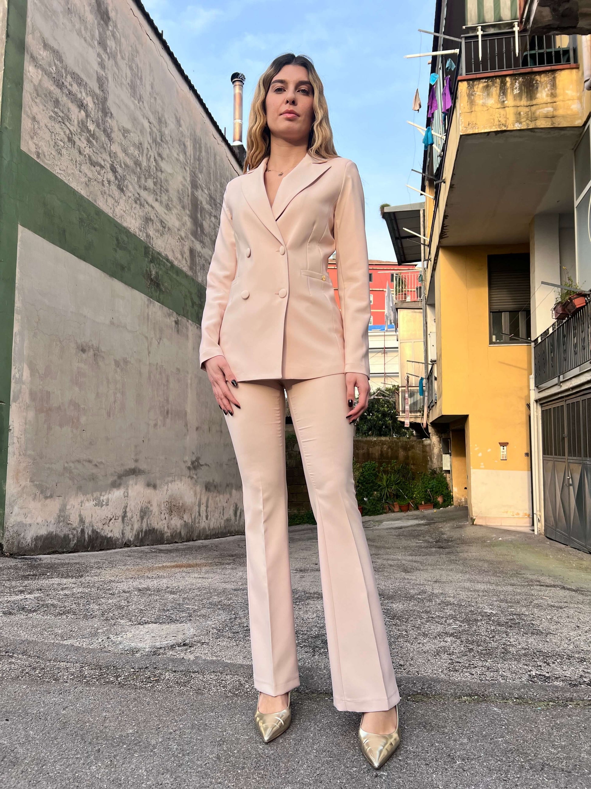 Tailleur donna 580 cipria - blazer doppio petto avvitato e pantalone a zampa - vista frontale