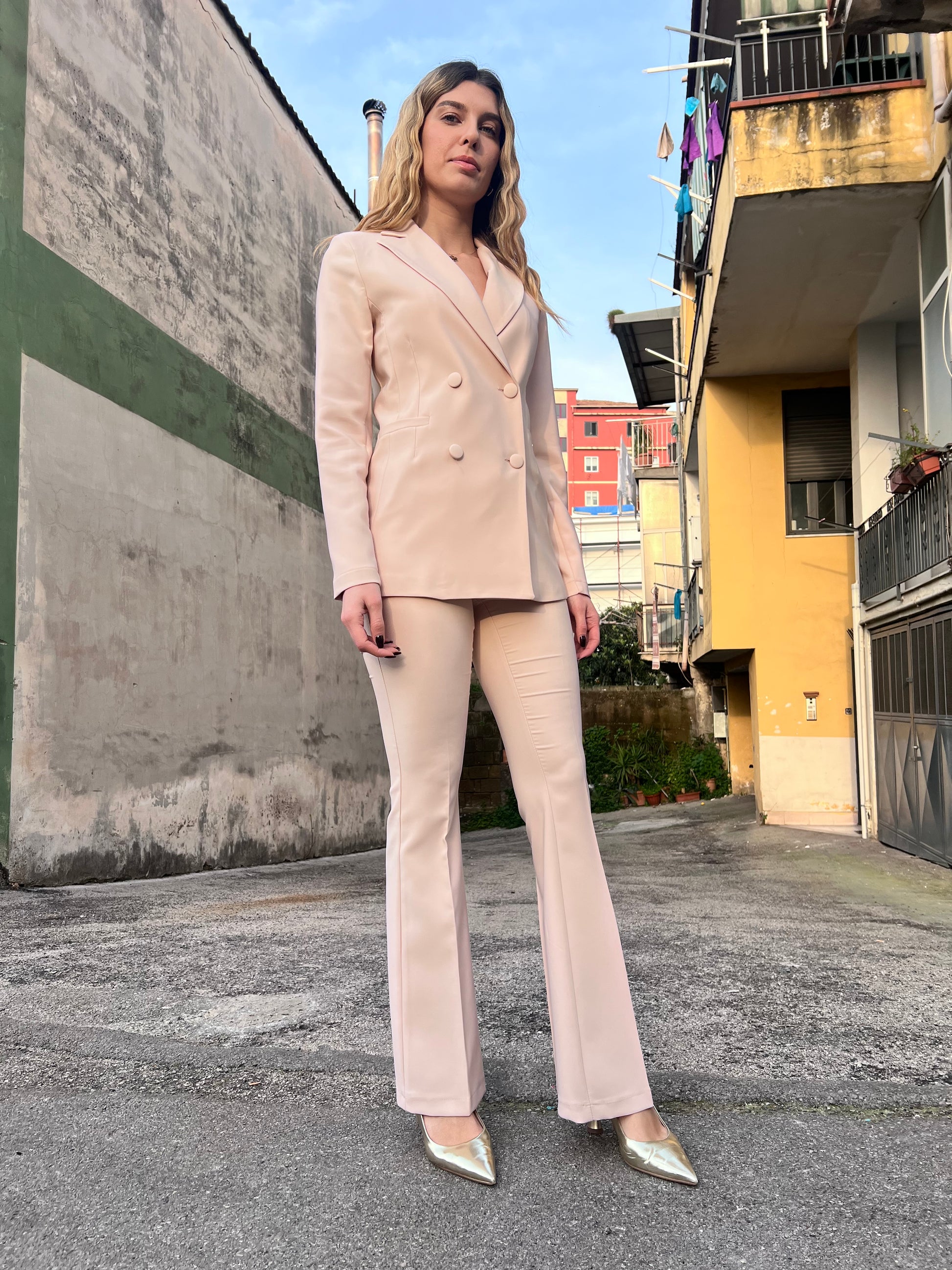 Dettaglio vestibilità avvitata blazer tailleur donna 580 cipria - taglio sartoriale femminile