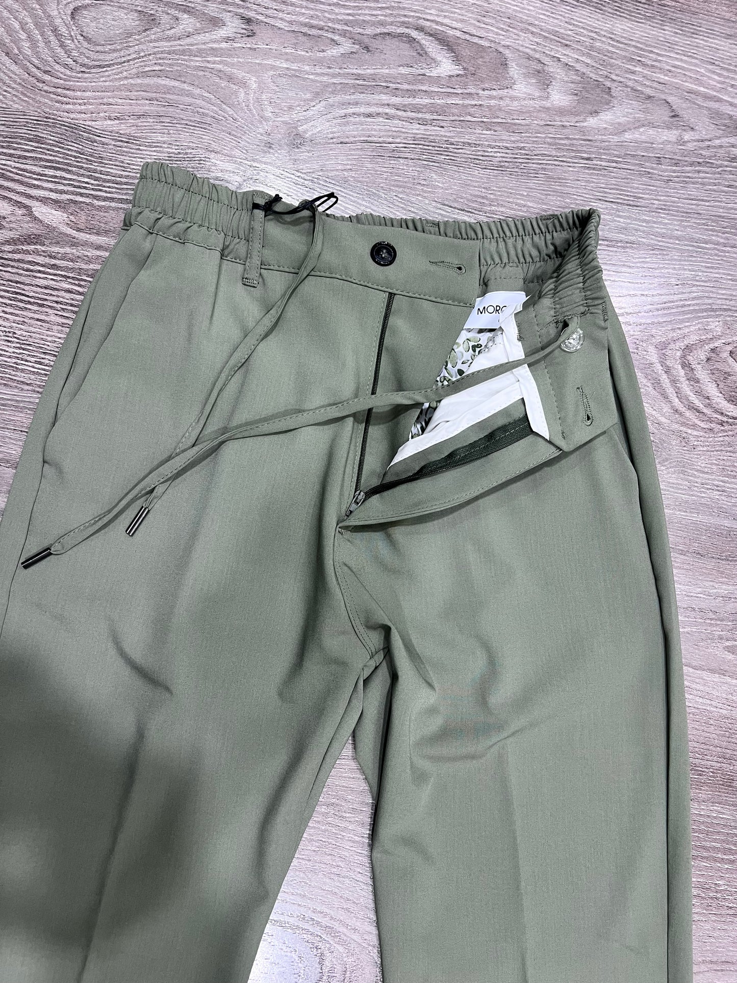 Pantalone uomo estivo poly viscosa sartoriale uomo elastico vita - dettaglio abbottonatura doppia