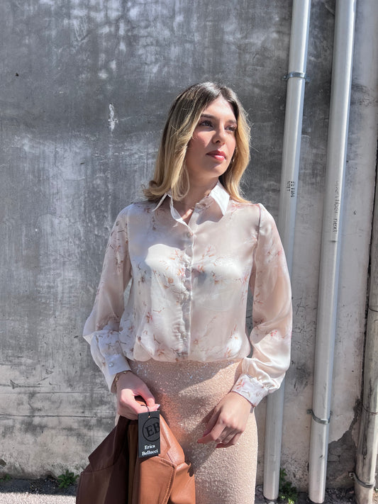 Camicia donna 122 fantasia floreale – vista frontale, manica lunga e collo alla francese, Made in Italy Erica Bellucci SS26
