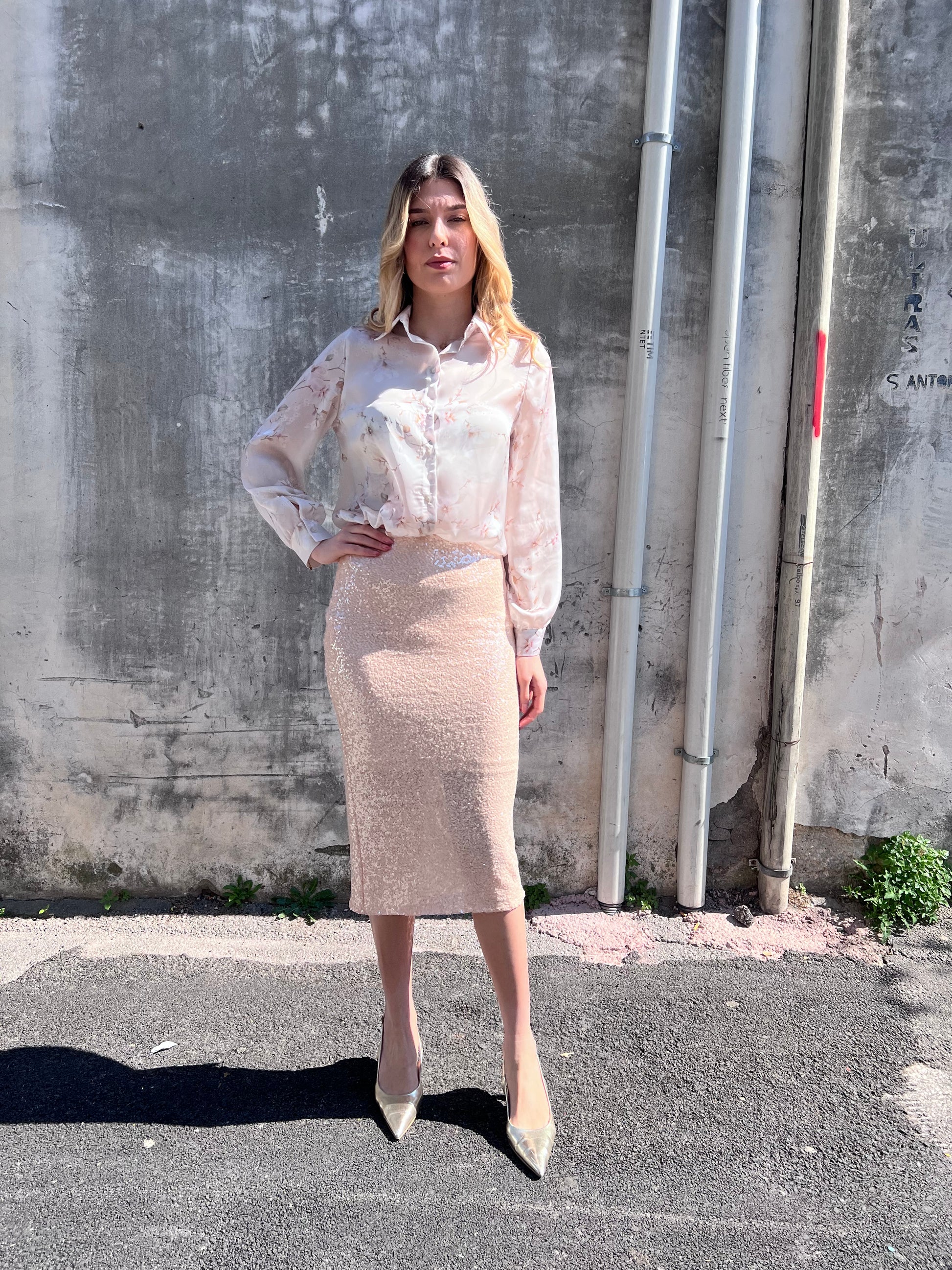 Camicia donna 122 fantasia floreale – look completo, manica lunga collo francese, Erica Bellucci SS26 Made in Italy
