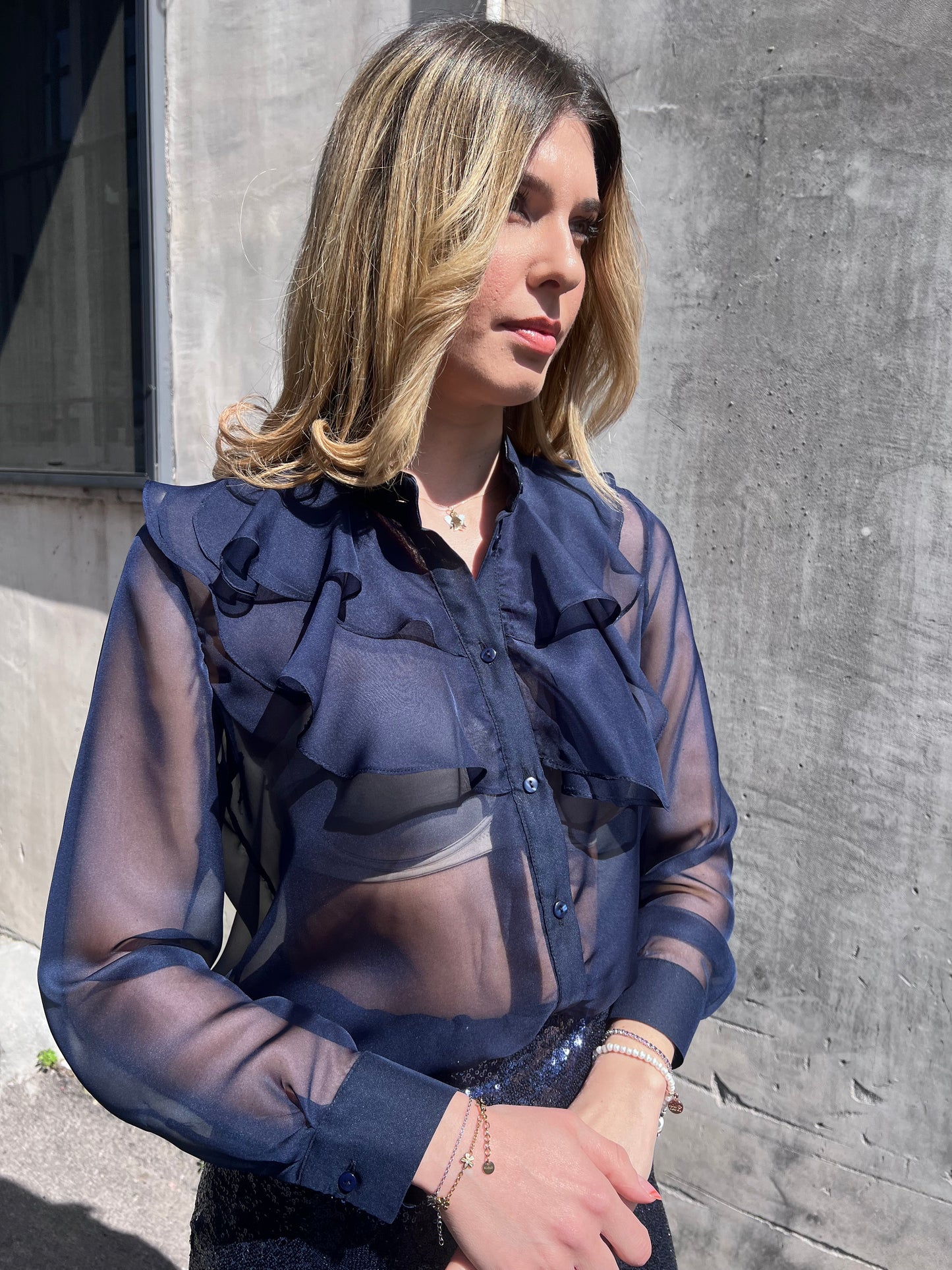 Camicia donna 117 blu – dettaglio collo coreana con rouge e abbottonatura frontale, Luxury Collection Erica Bellucci