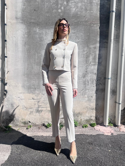 Tailleur donna Gadì 578 Burro vista frontale completa, giacca doppio petto e pantalone caviglia, Made in Italy – Frarò