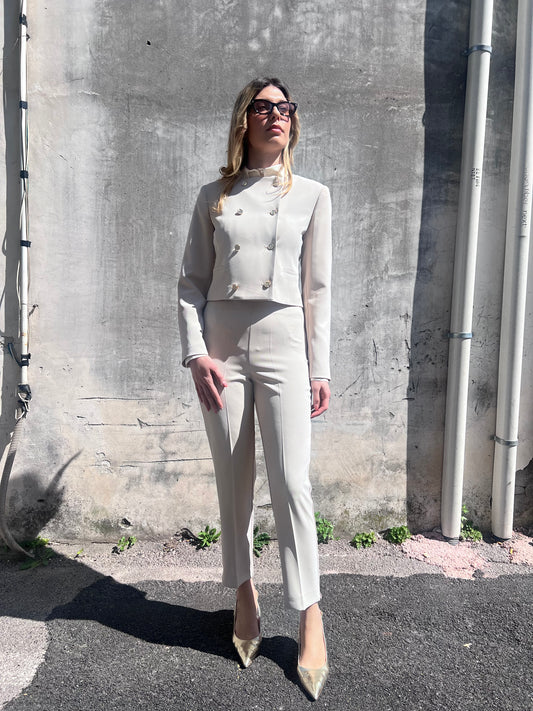Tailleur donna Gadì 578 Burro vista frontale completa, giacca doppio petto e pantalone caviglia, Made in Italy – Frarò