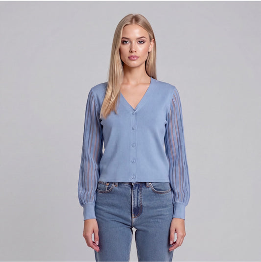 Cardigan donna 806 celeste – vista frontale e dettaglio tessuto velato manica e scollo a V, vestibilità slim taglia unica fino a 46

