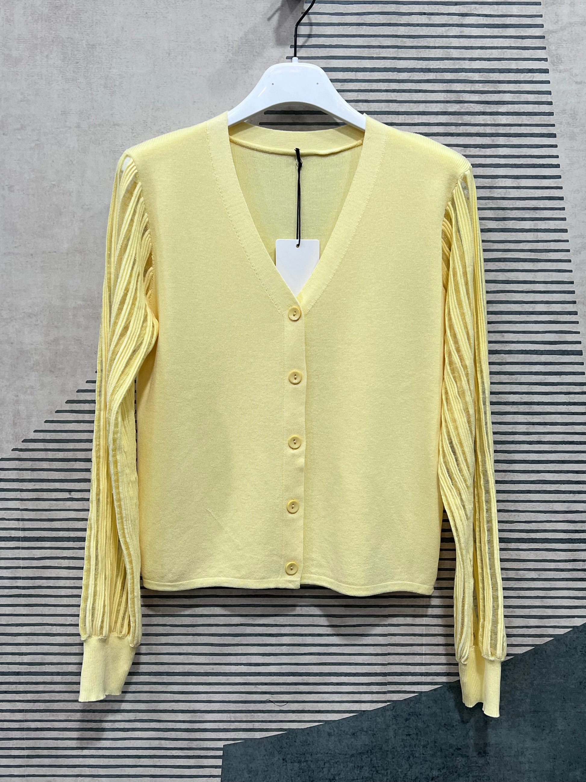 Cardigan donna 806 giallo – scollo a V manica lunga velata, vestibilità slim collezione estate Frarò