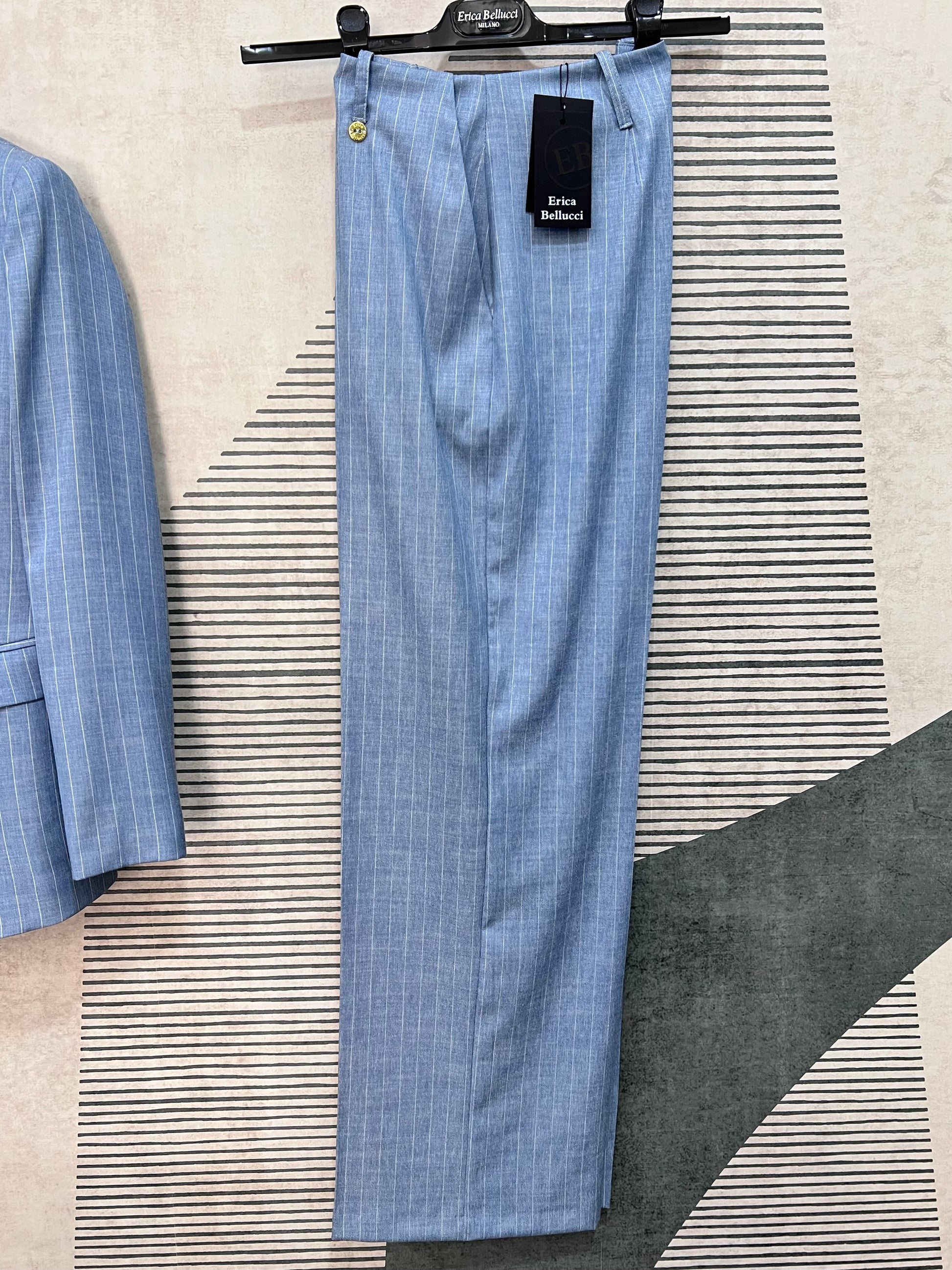 Pantalone palazzo gessato donna azzurro Erica Bellucci – alta vita, gamba ampia, lunghezza intera, Made in Italy del tailleur gessato donna azzurro