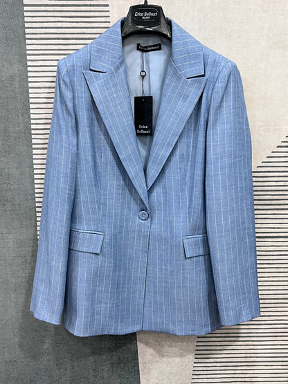 Blazer gessato donna azzurro Erica Bellucci – monopetto 1 bottone, colletto a lancia, vestibilità avvitata, Made in Italy del tailleur gessato donna azzurro