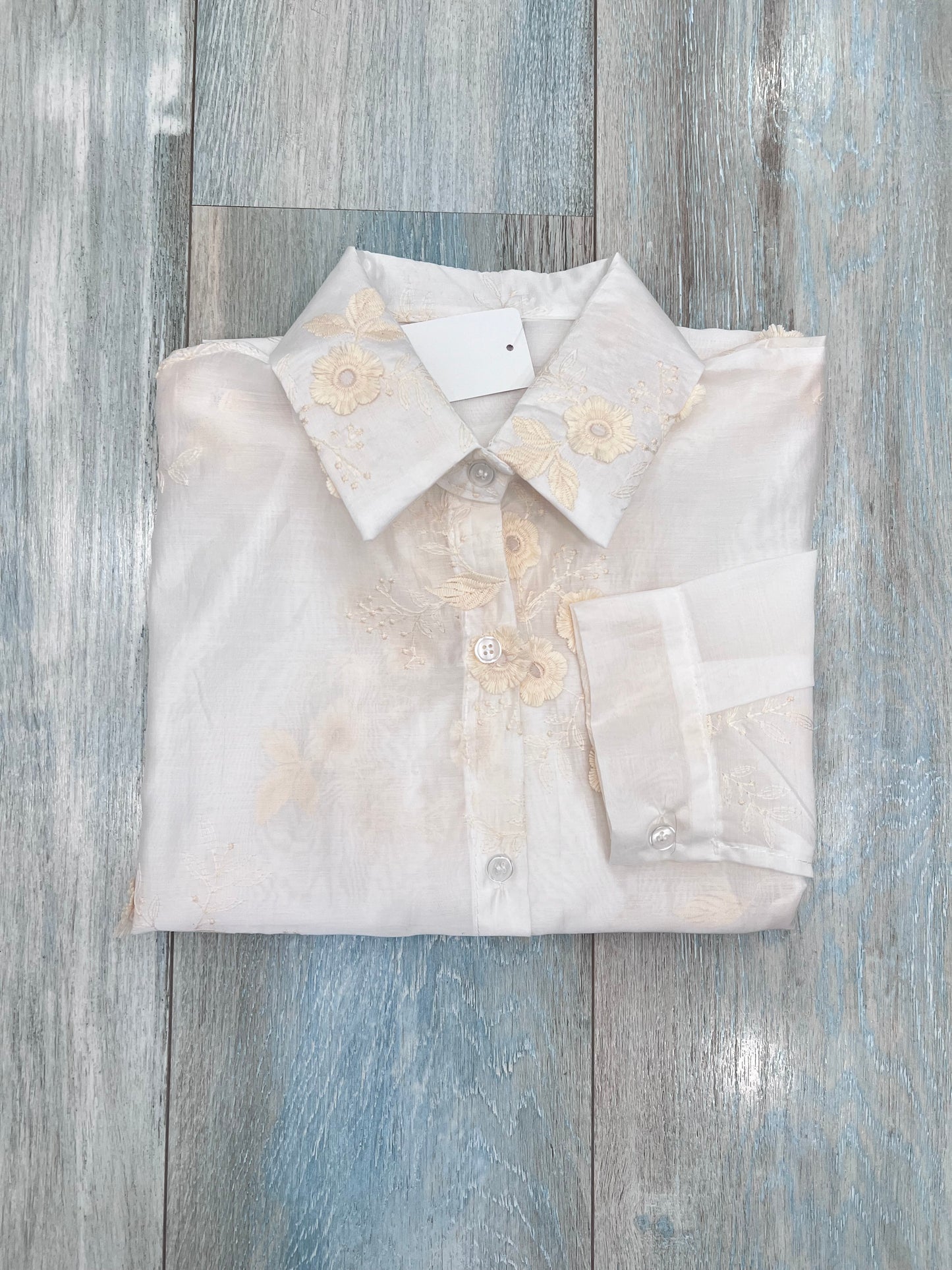 "Camicia donna con ricamo floreale 3D colore burro – Frarò Shop"
