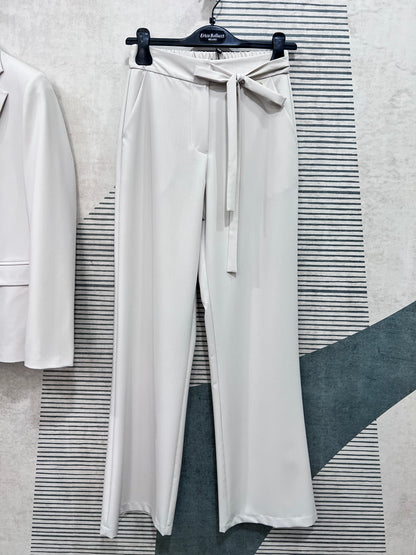 dettaglio pantalone del Tailleur donna 594 Burro 