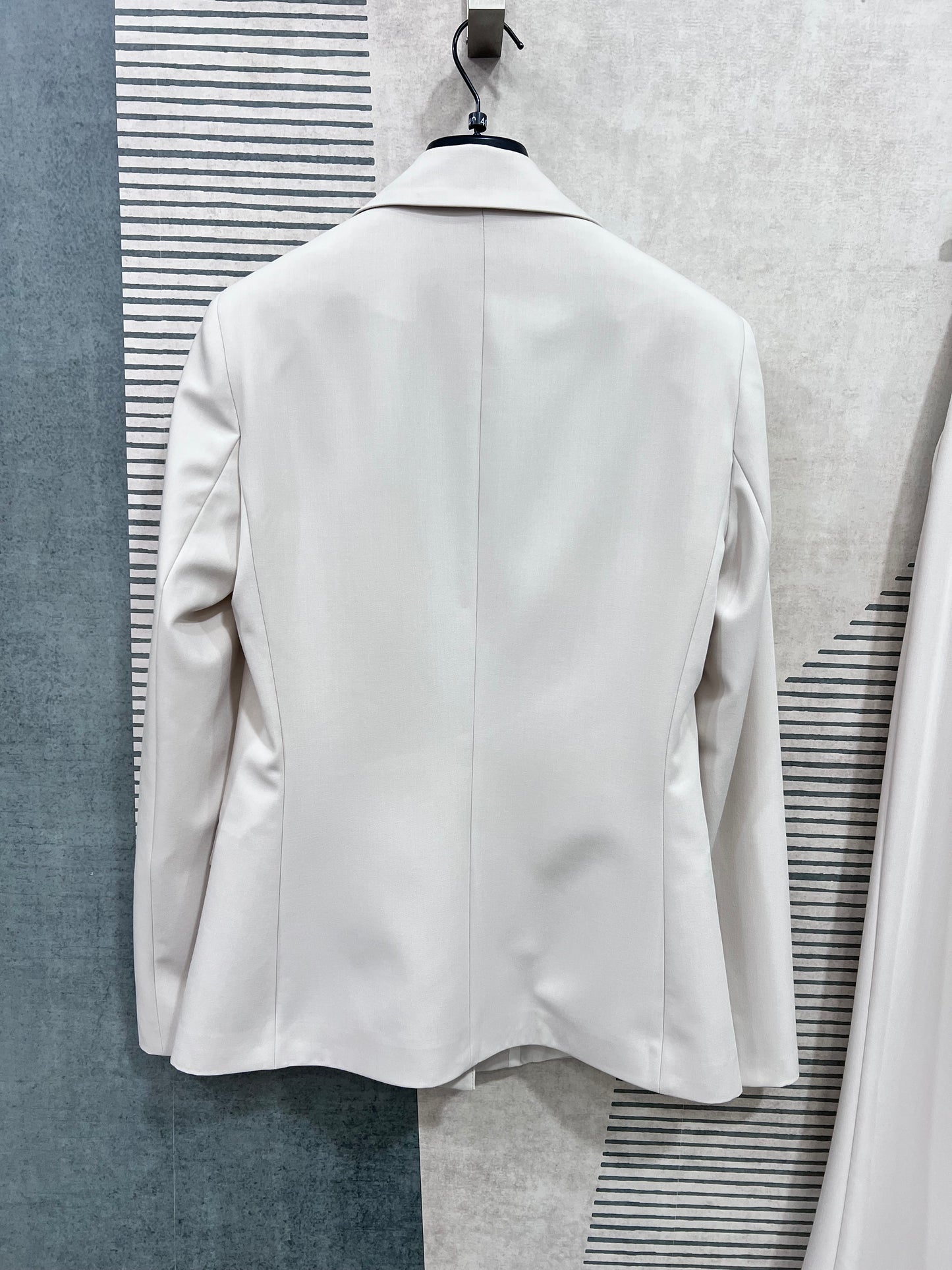 dettaglio dietro giacca del Tailleur donna 594 Burro 
