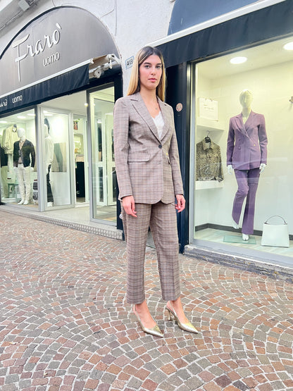 Suit 532