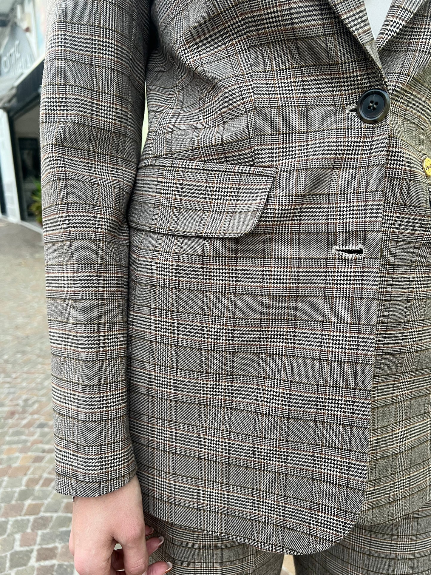 Suit 532