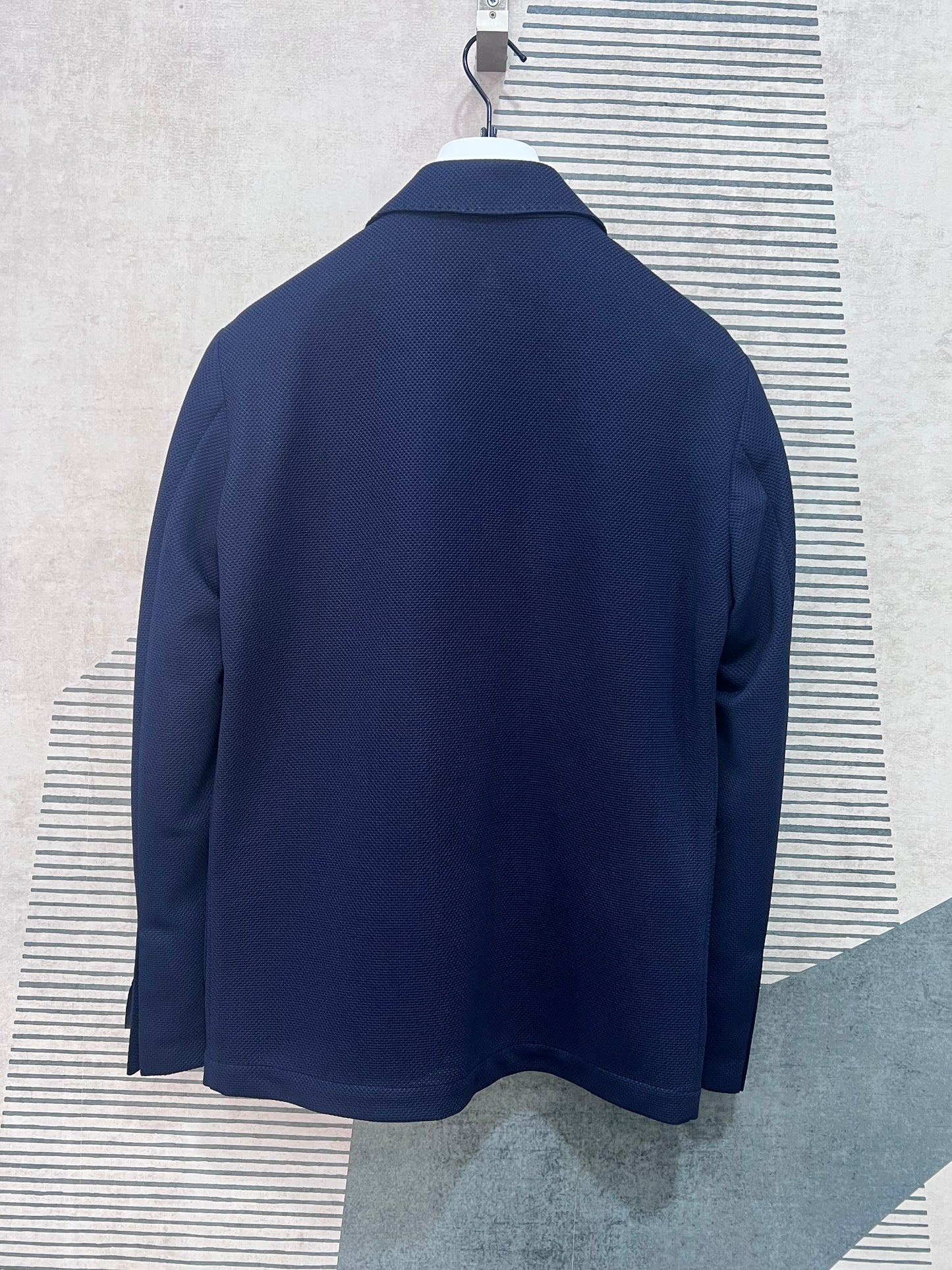 Giacca uomo 657 Moro blu scuro – vista posteriore tessuto piqué leggero – Made in Italy Frarò
