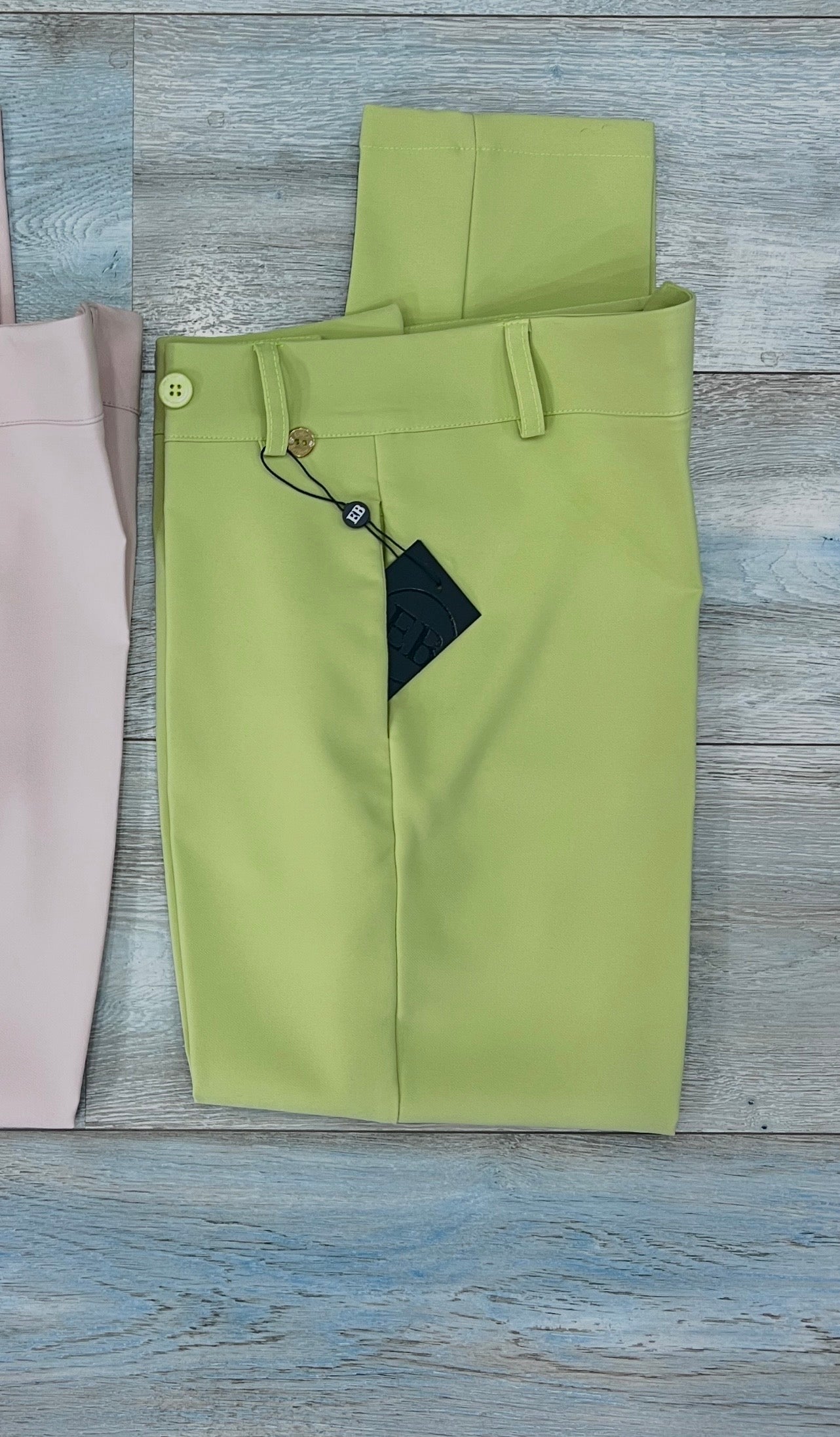 Pantalone capri donna vita alta colore verde chiaro con tasche a filo – Made in Italy Erica Bellucci
