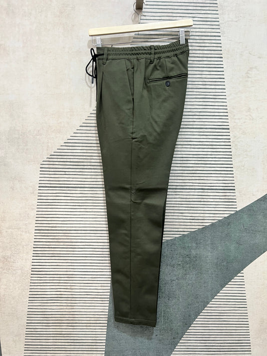 "Pantalone punto Milano uomo colore verde - vista laterale tasca americana"