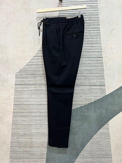 "Pantalone punto Milano uomo colore nero - vista laterale tasca americana"