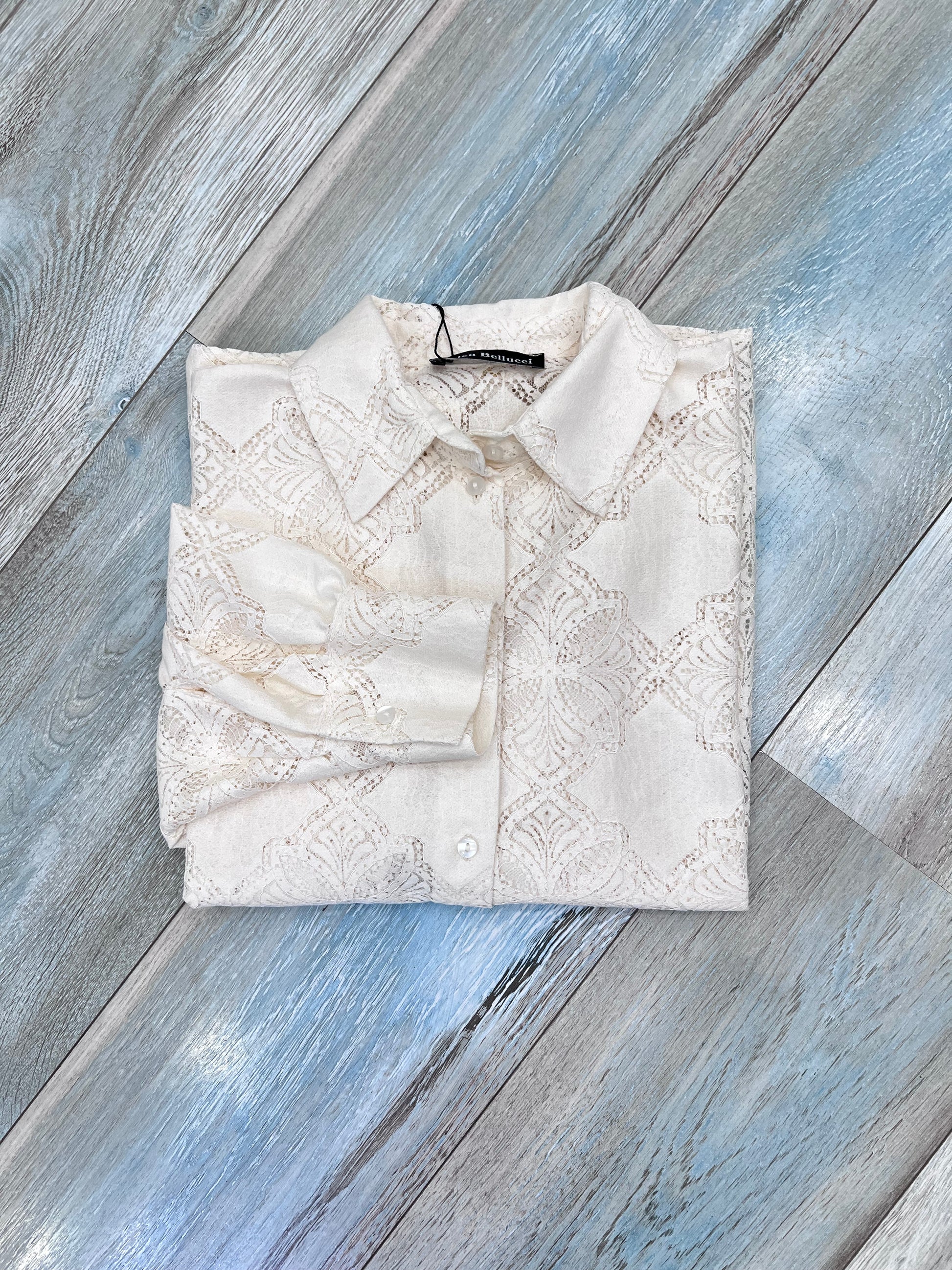 Camicia donna traforata effetto pizzo manica lunga –  panna - vista frontale abbottonatura – Erica Bellucci Luxury Collection