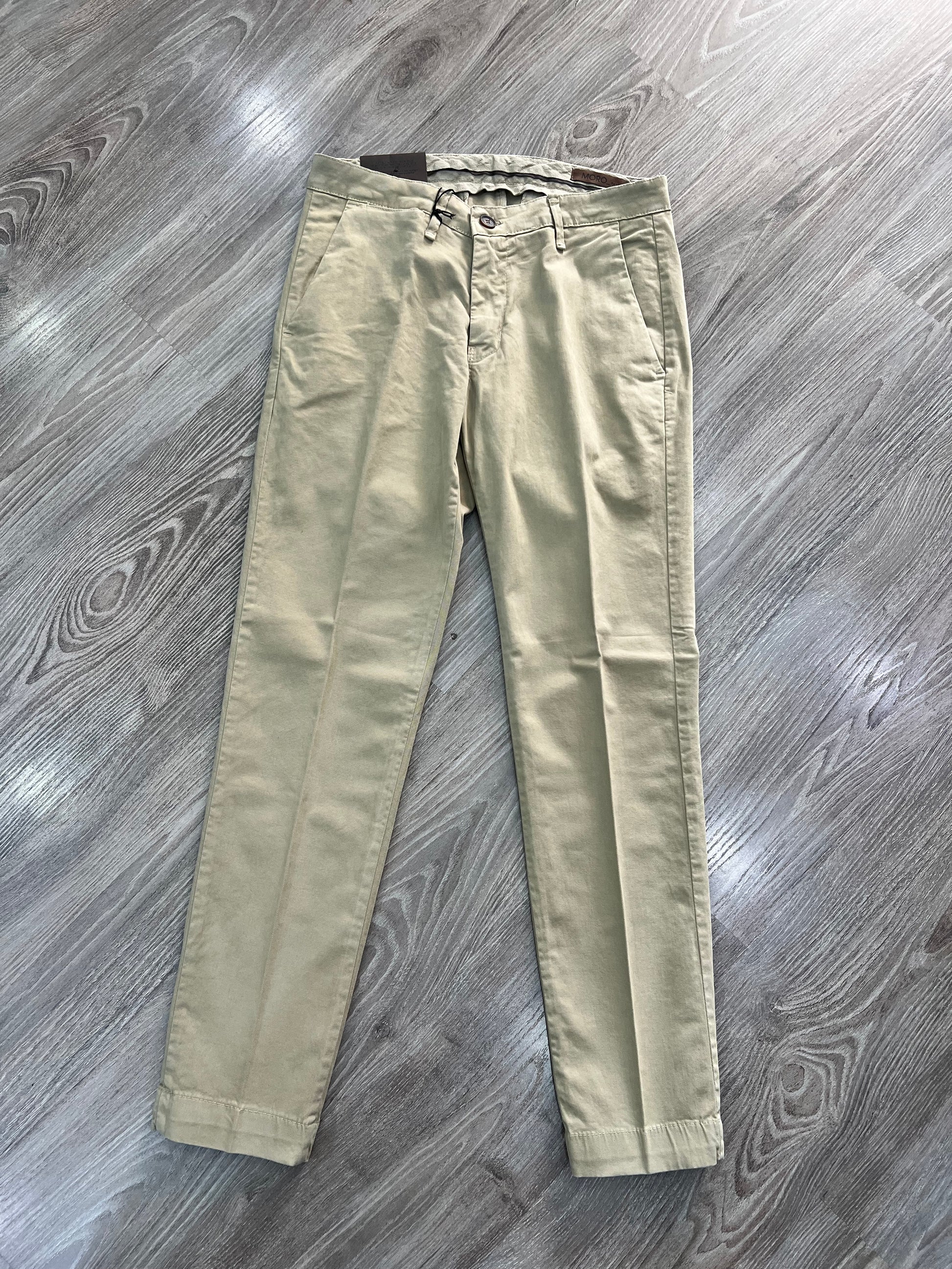 Pantalone chino uomo slim fit vista frontale - 100% cotone Made in Italy
