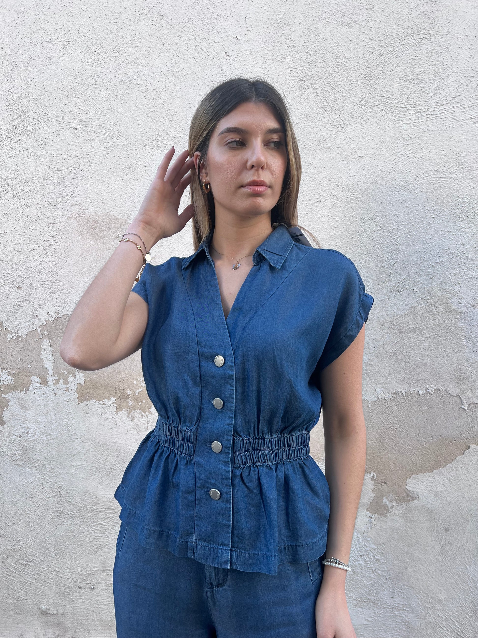 Coord set donna Lence Blu estivo Tiffosi – dettaglio camicia scollo e abbottonatura frontale