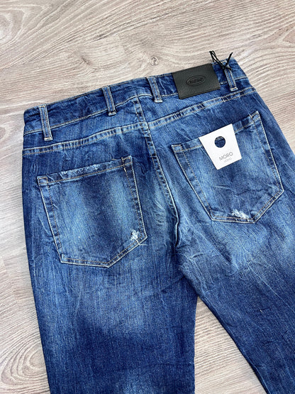 Jeans uomo slim fit denim con rotture e sabbiatura – dettaglio rotture e tasche posteriori – Frarò Shop