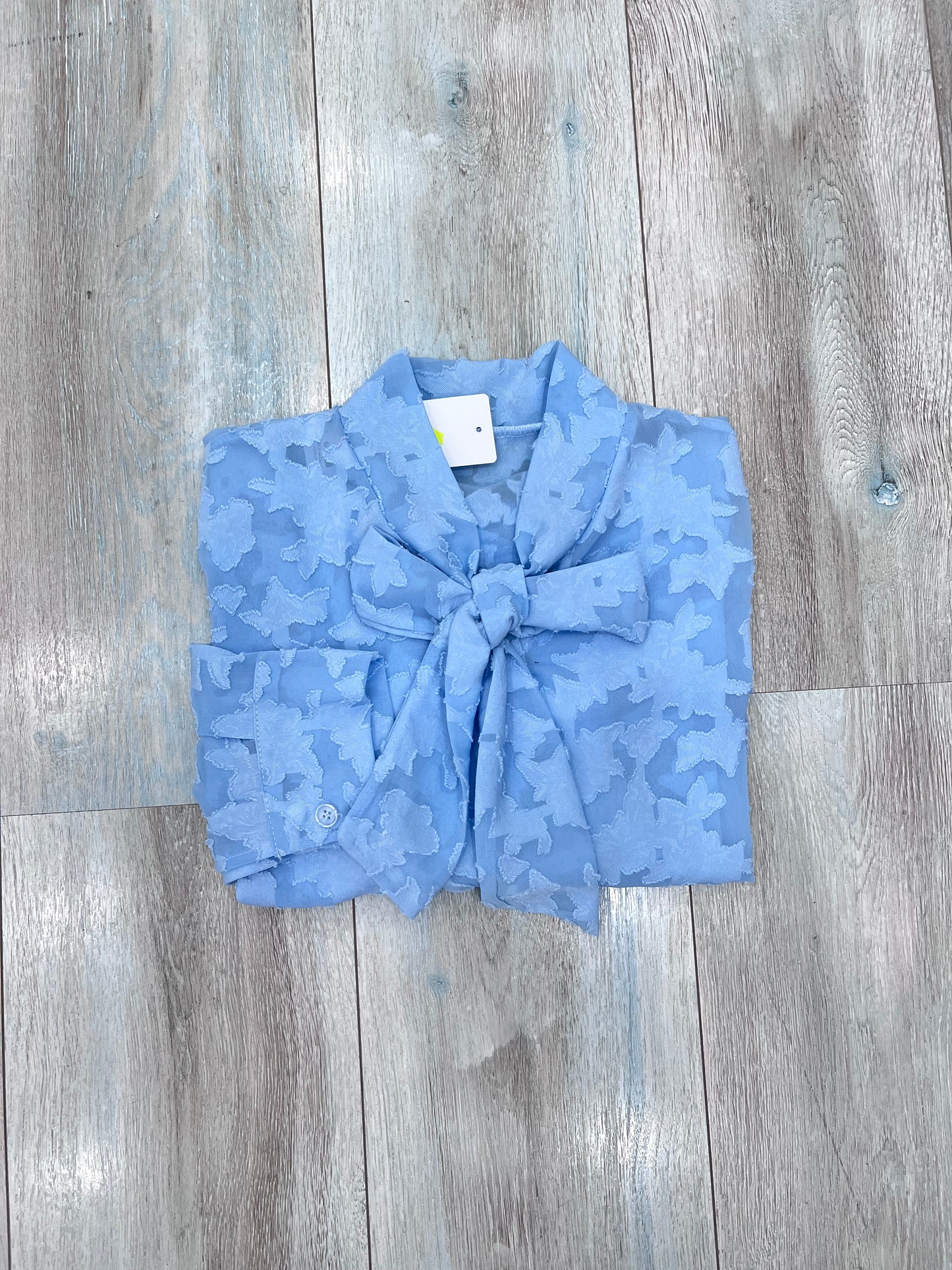 Camicia donna mod. Charlotte colore Azzurro – Blusa con fiocco al collo, stile romantico e femminile – Frarò
